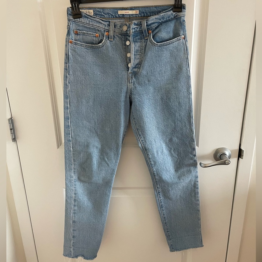 Levis wedgie jeans size 27 light wash